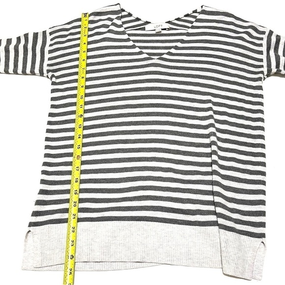 LOFT Woman Grey White Stripe V Neck Top Sweater Size XS - Picture 11 of 13